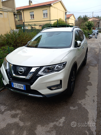 Nissan xtrail 1600 4x4 diesel visibile a Trieste