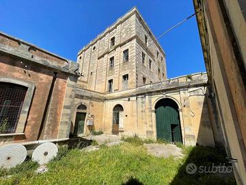 Palazzo / Stabile di 2235 m² a Martano