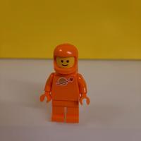 Lego spaceman arancione 