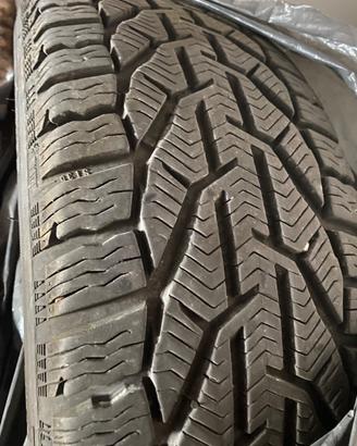 4 gomme termiche con cerchi in ferro 195/50 R15