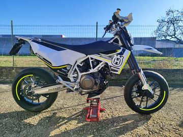 Husqvarna  701 Supermoto anno 2019