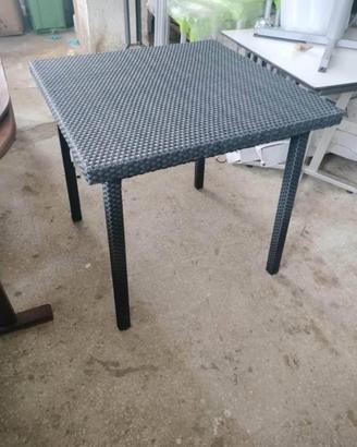 Tavolo in rattan