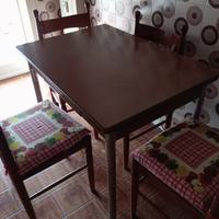 Tavolo cucina più 4 sedie