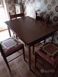 Tavolo cucina più 4 sedie