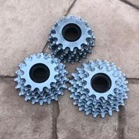 Gruppo pignoni ruota libera