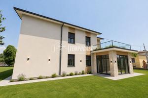 Villa bifamiliare trasformabile in quadrifamiliare