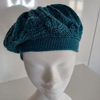 berretto da donna fatto a mano in lana seta 