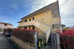 4 LOCALI A CAPANNOLI