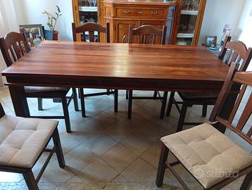 Tavola  di legno con 6 sedie