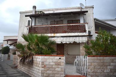 VILLA A SCHIERA A FIUMEFREDDO BRUZIO