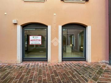 NEGOZIO A DESENZANO DEL GARDA