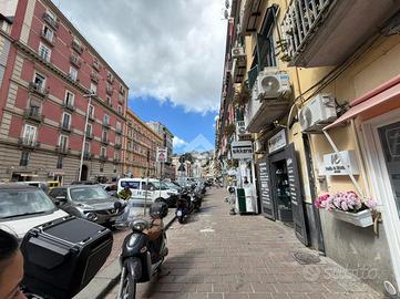 NEGOZIO A NAPOLI