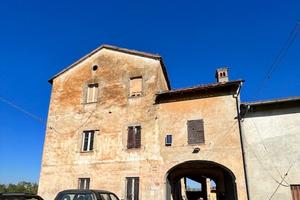 Cascina con terreno