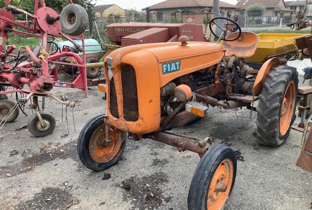 Trattore Fiat 211R completo di sollevamento
