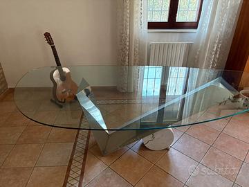 Tavolo Valentinox di Cattelan