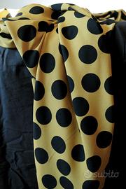Tessuto a Pois neri su fondo giallo senape