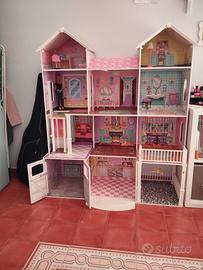 Casa delle bambole in legno 