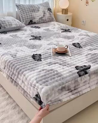 Soffice lenzuolo con angoli in peluche copriletto