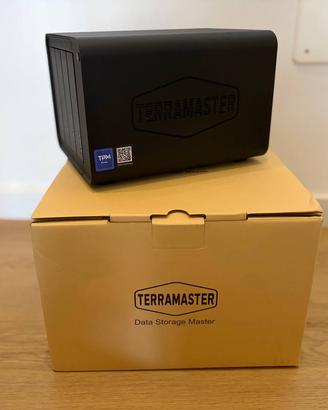 DAS TerraMaster D8 Hybrid 2