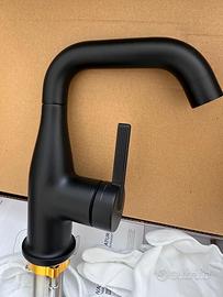 Rubinetto bagno nero girevole 360’