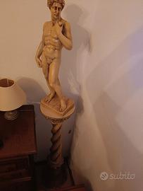 mobili e statue (leggere contesto)
