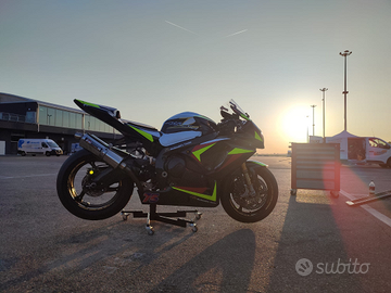 Suzuki GSX-R 1000 pronto pista super accessoriata