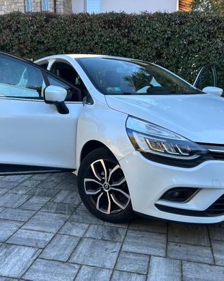 Renault Clio 2017 – telecamera, sensori e 8 gomme