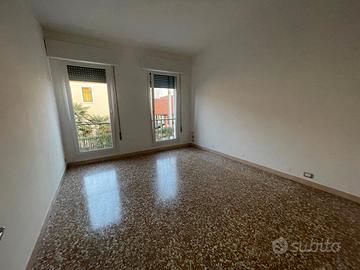 Ampio mini appartamento primo ed ultimo piano