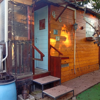 Roulotte e casetta di legno