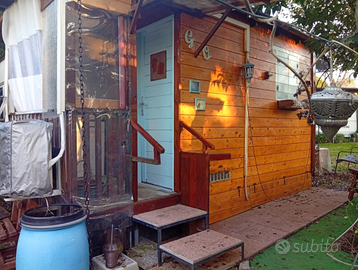 Roulotte e casetta di legno