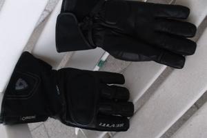 Guanti moto Revit SeeSoft