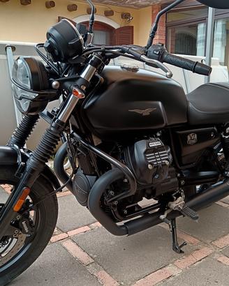 Moto Guzzi V7 Stone 2024 - PERFETTA