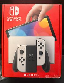 Nintendo switch oled con custodia