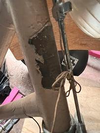 Bici donna beige molto vecchia