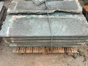Scalini antichi in pietra