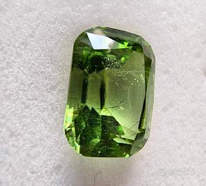 Splendido Peridoto naturale 9,76 ct con certificat