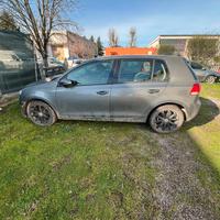 Golf 6 con danno lato faro