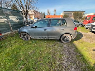 Golf 6 con danno lato faro