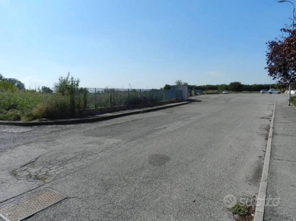 Immobile in asta di 15136 m² a Grumello Cremonese - Altro