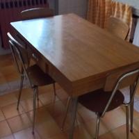 tavolo da cucina in formica con 4 sedie