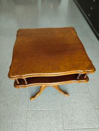 Elegante Tavolino a Due Piani in Stile 