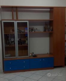 parete attrezzata  colore noce e blu