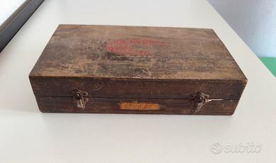 Cassa d’epoca con vetri per orologi vintage