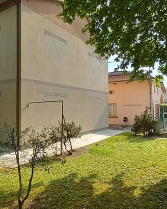 Casa indipendente con due unita' abitative in cent