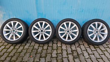 Cerchi con pneumatici estivi 