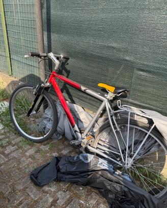 Bicicletta doppia marcia appena risistemata + telo