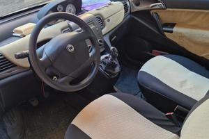 Lancia Ypsilon 1.2 16 V Platino