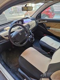 Lancia Ypsilon 1.2 16 V Platino