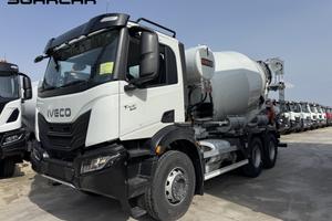 Iveco T-Way trakker betoniera 3 assi nuova 6x4