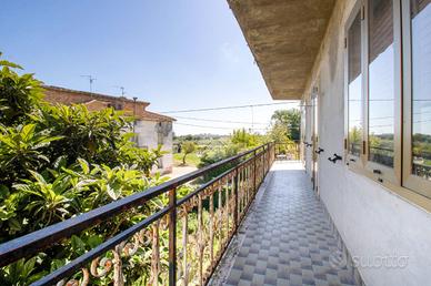 5 LOCALI A CRECCHIO